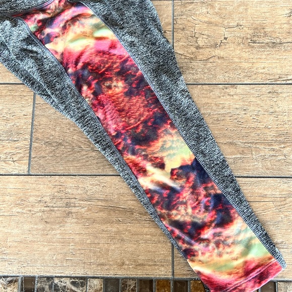 Lularoe Jade Capri (Workout) Legging - Picture 4 of 9